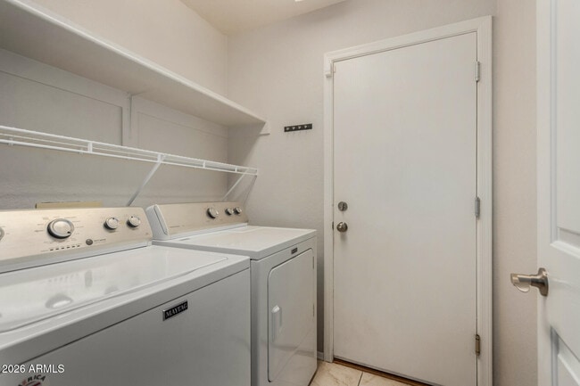 Building Photo - 3939 E Encinas Ave