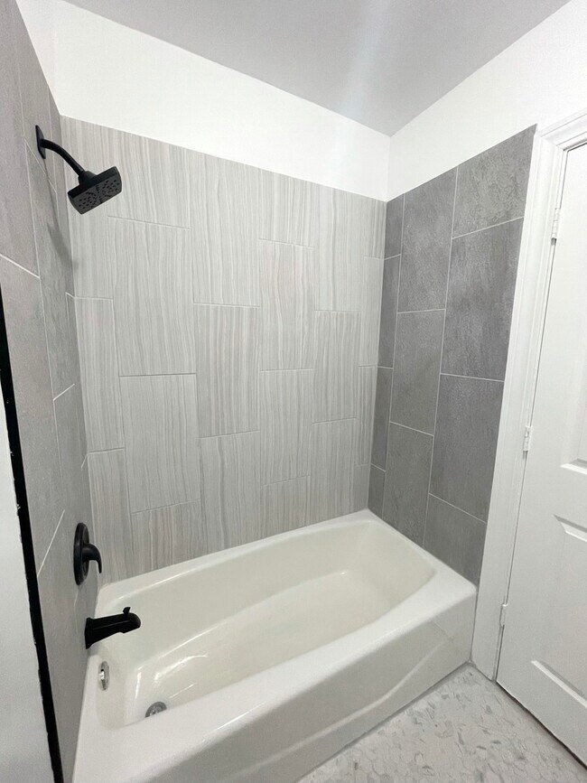 Building Photo - 3601 W Le Moyne St