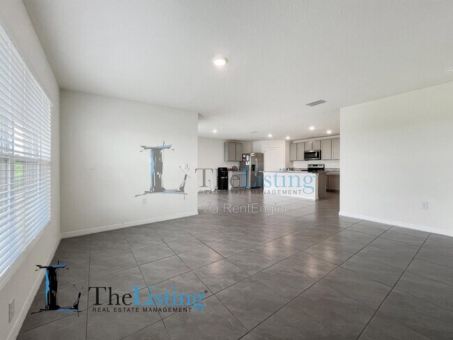 Building Photo - 822 Will Scarlett Ave