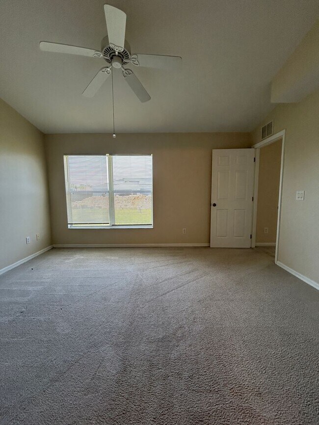 Building Photo - 2 Bedroom plus a DEN 2 Bath 1 Car Garage Duplex Cape Coral