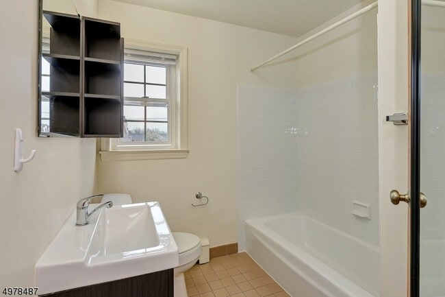 Building Photo - 565 Grove St