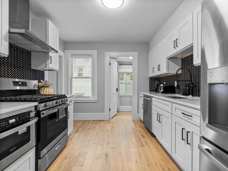 Building Photo - 1212 Broadway