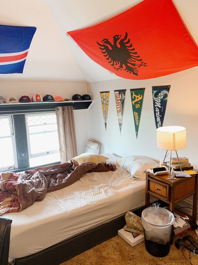 Building Photo - 1030 N Garden St