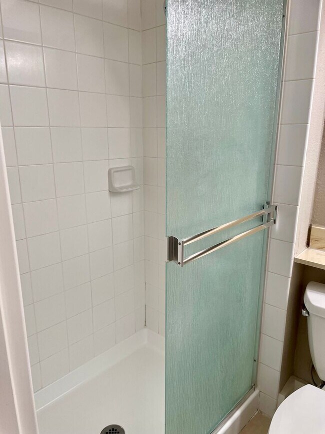 Building Photo - LARKSPUR 2431-2433