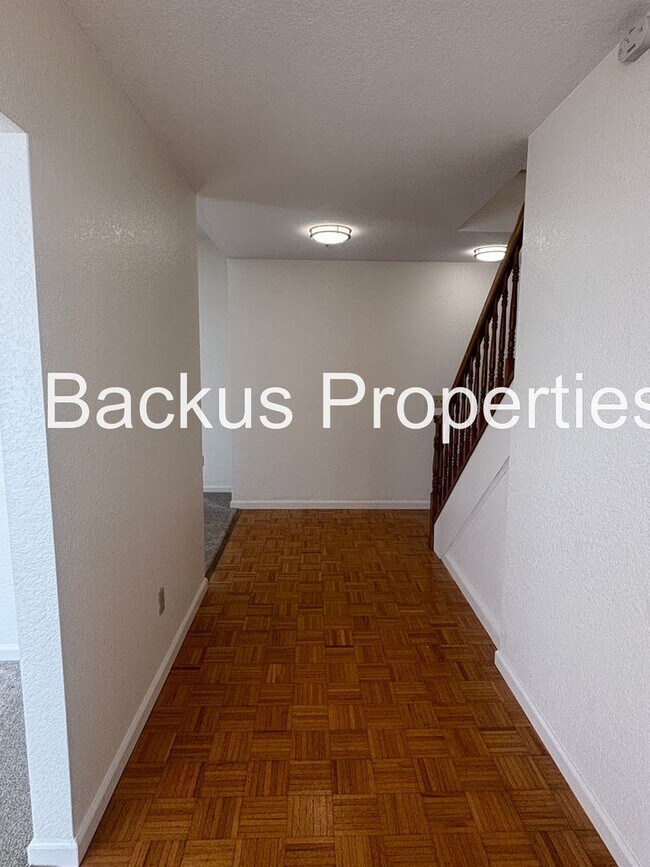 Building Photo - Great two-bedroom home at end of cul-de-sac