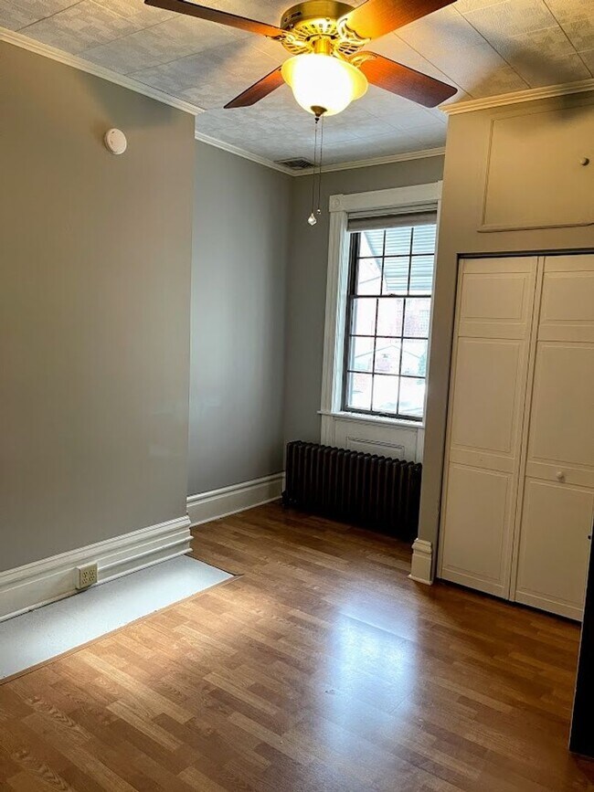 Building Photo - 2218 Jane St