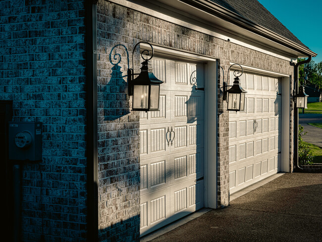 Building Photo - 918 Woodford Cv E