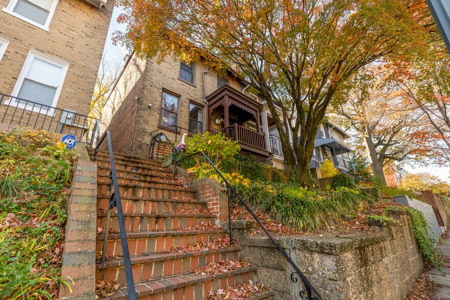 Building Photo - 207 V St NE