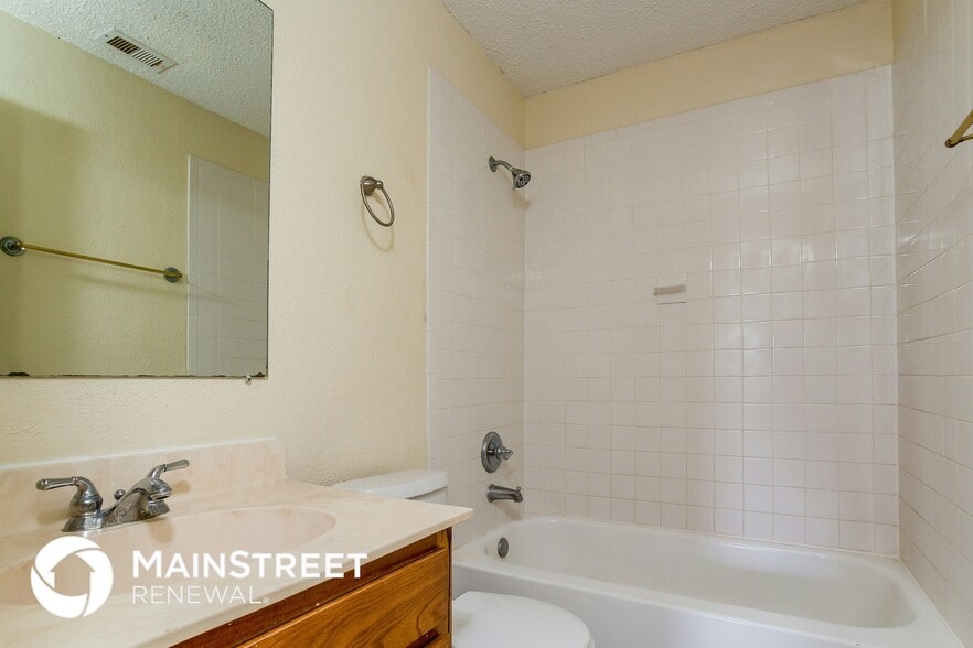 Building Photo - 1526 Rushworth Dr