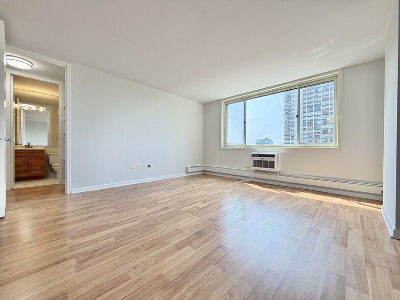 Building Photo - 1442 N Dearborn St