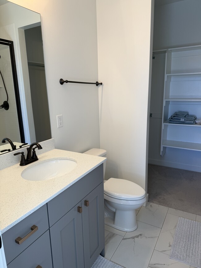 Building Photo - 11422 S Lake Run Rd