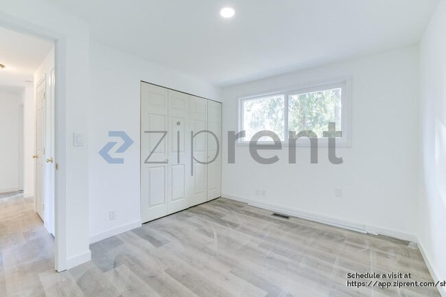 Building Photo - 12225 105th Ave NE