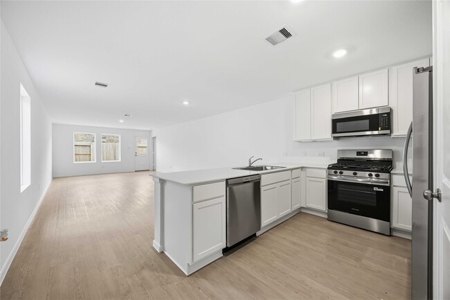 Building Photo - 16842 Spotted Oak Dr