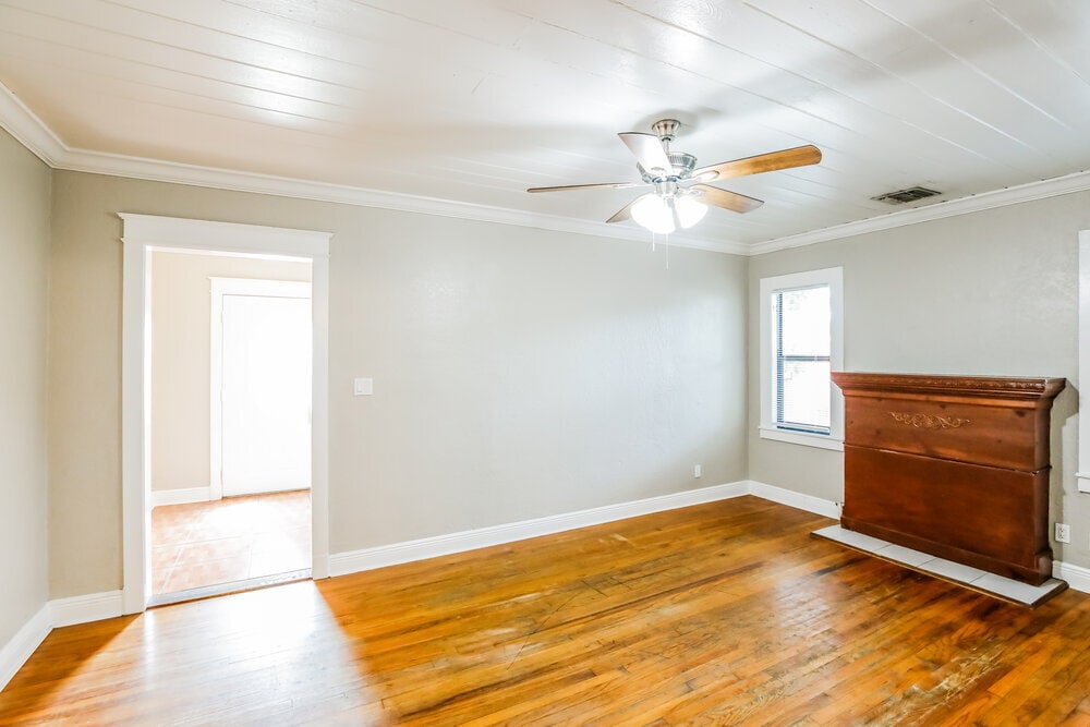 Building Photo - 926 13th Ave N