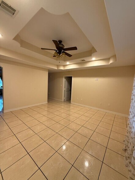 Building Photo - 318 Manor Ave