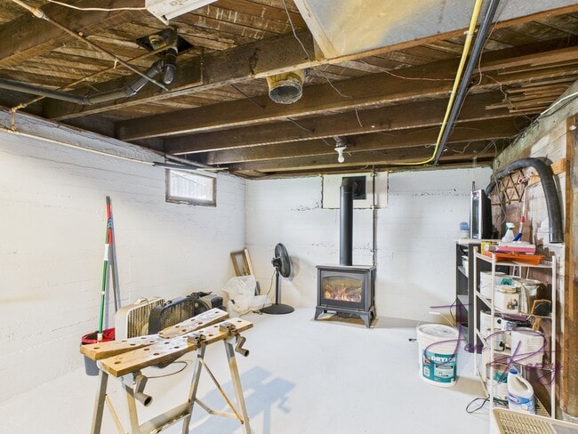 Building Photo - Two Bedroom One Bath House for Rent in Everson with Detached Garage