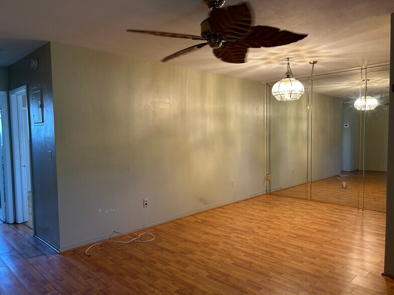 Building Photo - 3801 NE 22nd Ter