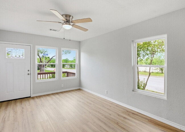 Building Photo - Fully Updated 2 Bedroom Home Near Randolph AFB
