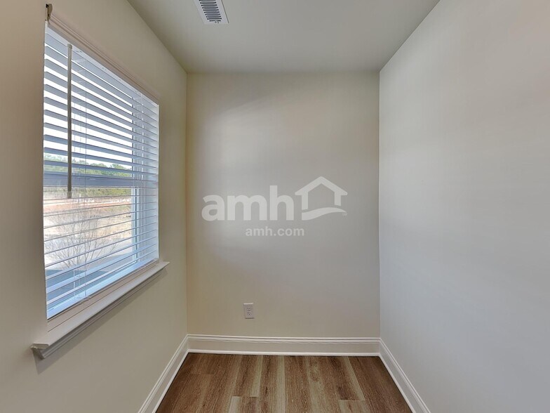 Building Photo - 3019 Ansley Place Rd