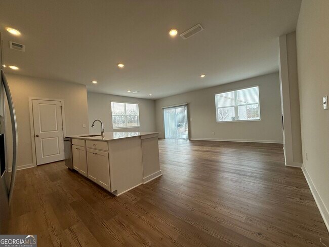 Building Photo - 7253 Mulberry St