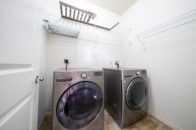 Building Photo - 10254 Bleeker St