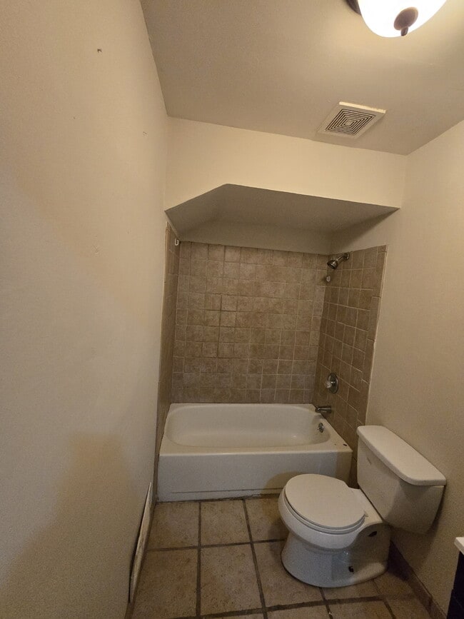 Building Photo - 7707 Vermont Ave