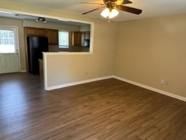 Building Photo - 3 Bed/1.5 Bath Home in Lees Summit!
