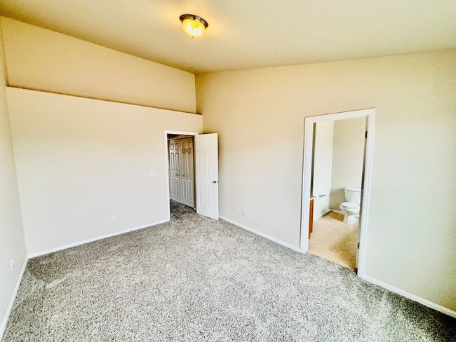 Building Photo - Shannara Grove townhome for rent!