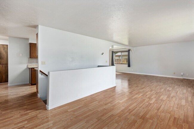 Building Photo - 3 bed, 2 bath