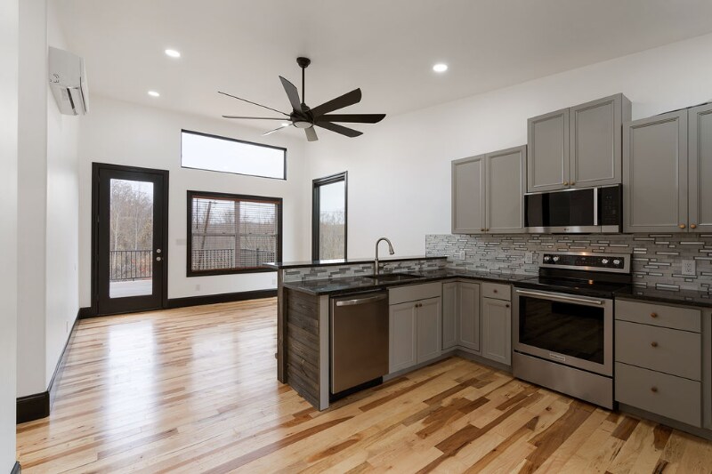 Building Photo - 92 Riverside Dr