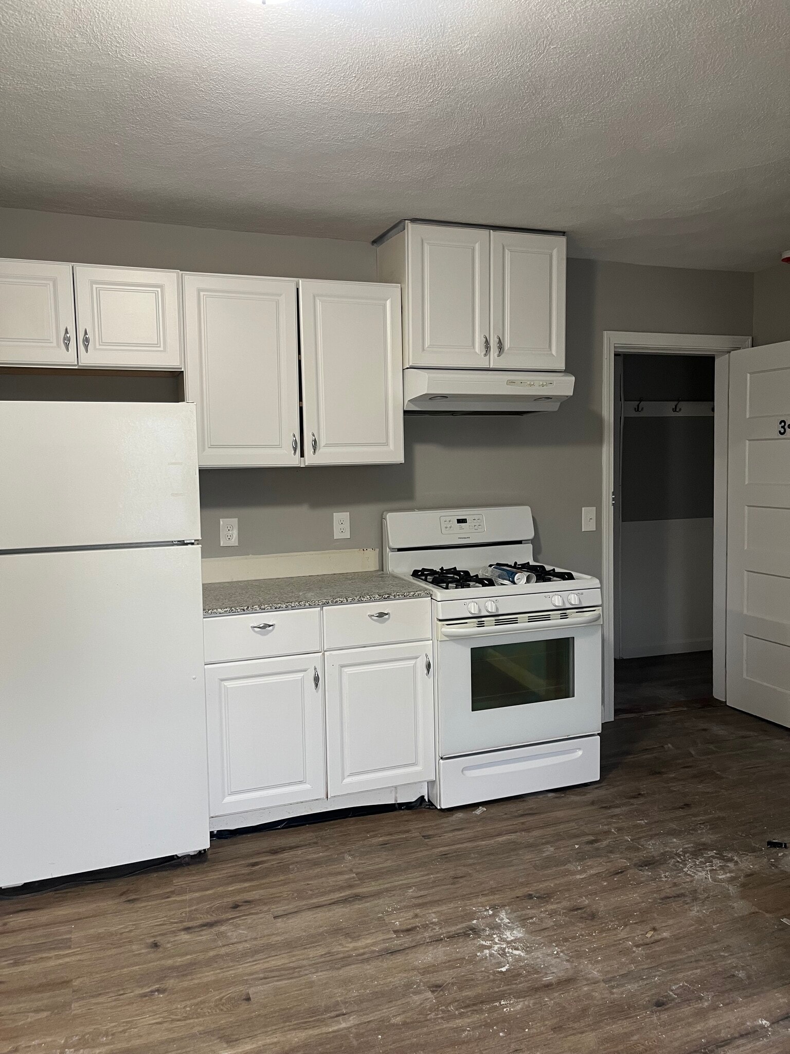 Building Photo - 10 Wakefield Ave