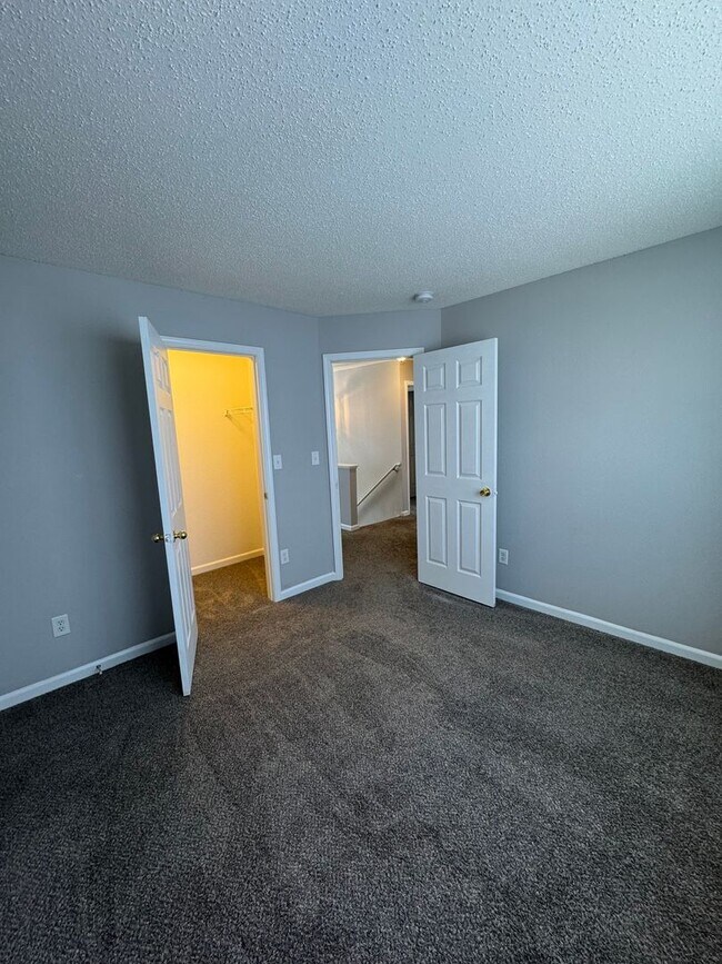 Building Photo - Noblesville 3  - R home