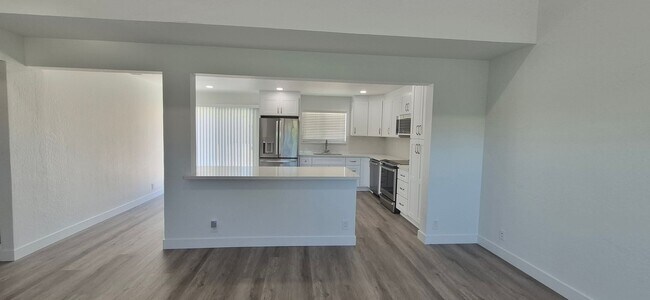 Building Photo - 132 Hyannis Ct
