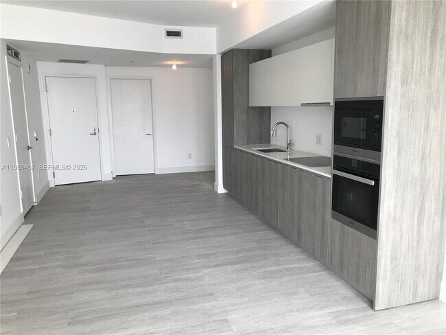 Building Photo - 2900 NE 7th Ave