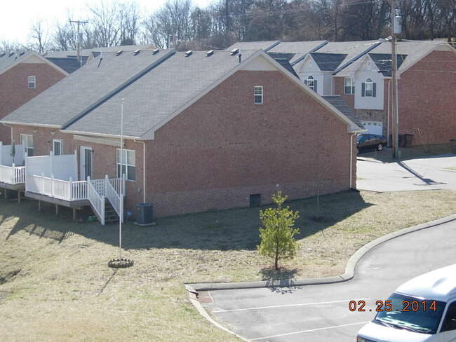 Building Photo - NICE Condo in GREAT location!!! VERY clean...