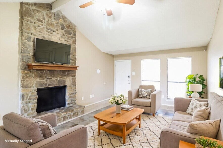 Building Photo - 2421 Homewood Trail