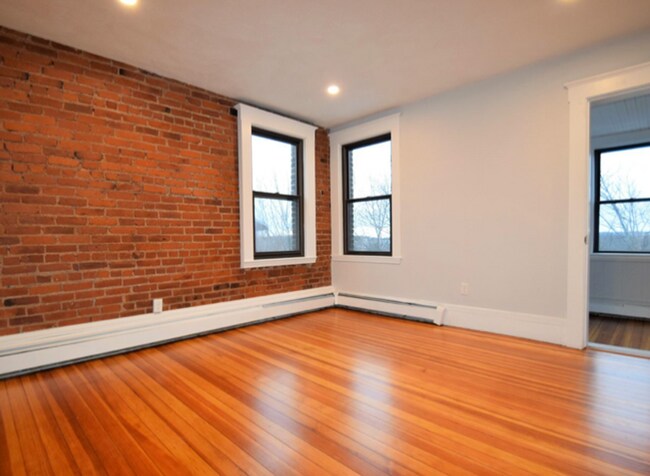Building Photo - $2,800 Top-Floor 2BR Near Boston College | Heat & Hot Water Included | Pet Friendly