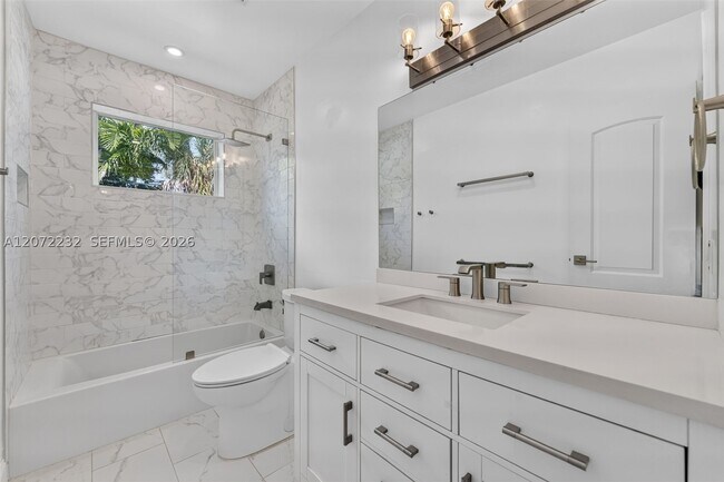 Building Photo - 12140 NE Miami Pl
