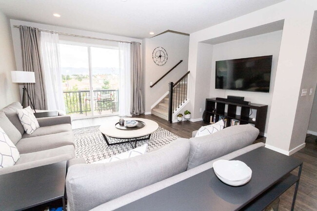 Building Photo - Stunning 3-Story urban style house for rent