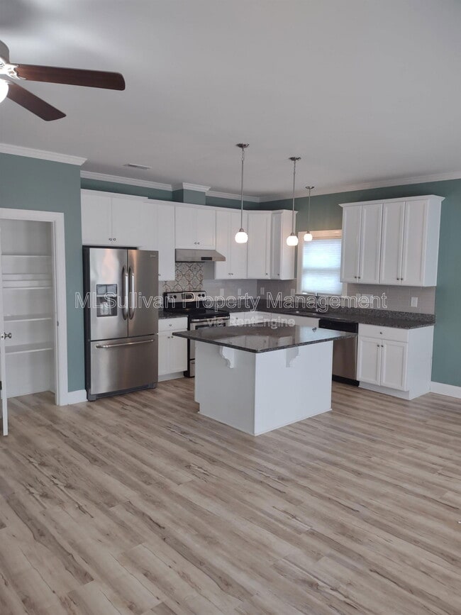 Building Photo - 703 Cherry Tree Dr