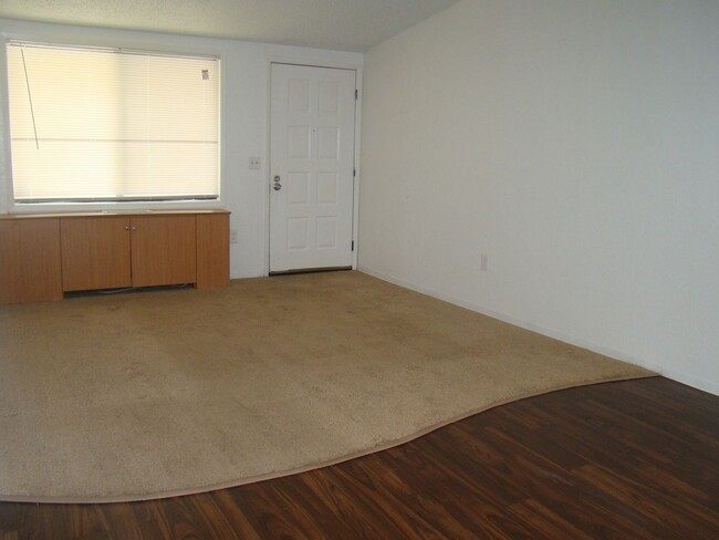 Building Photo - SPECIOUS ONE BEDROOM THEY ARE GOING VERY FAST