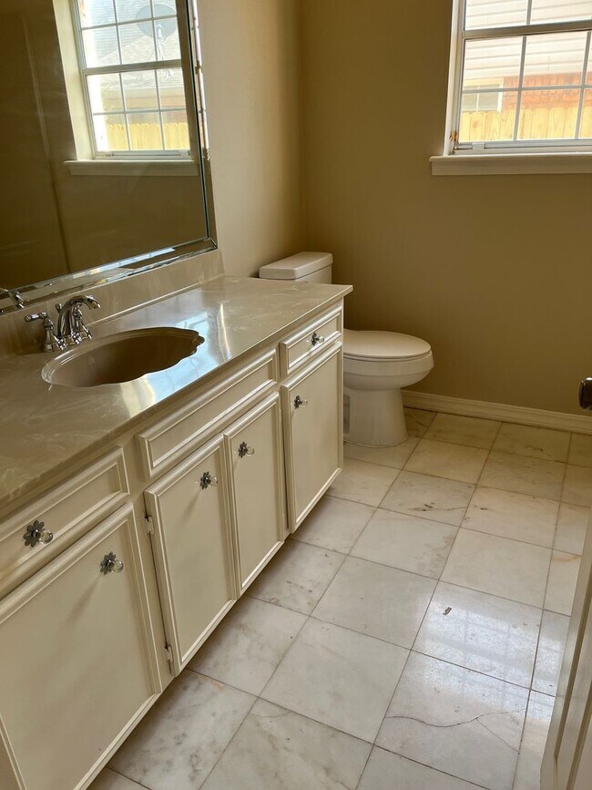 Building Photo - 500 S Dresden Ct