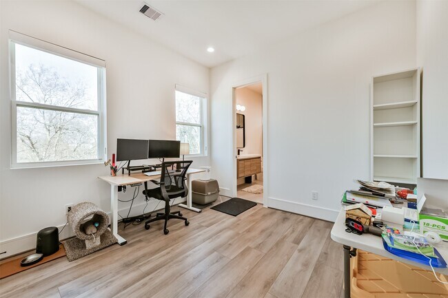 Building Photo - 4211 Nichols St