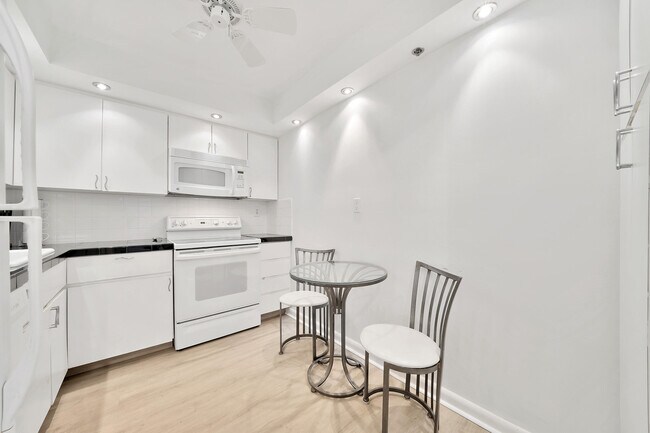 Building Photo - 3215 S Ocean Blvd