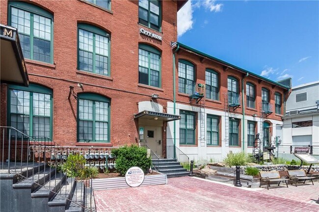 Primary Photo - 1117 Douglas Ave