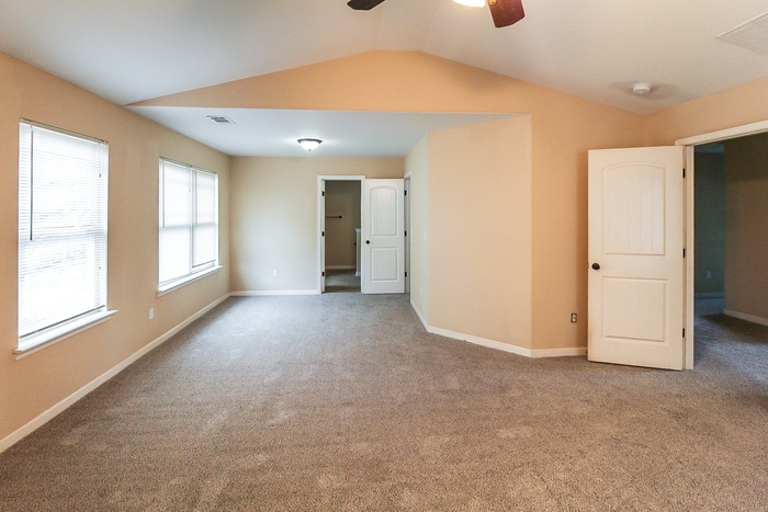 Building Photo - 921 Justice Dr