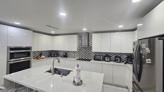 Building Photo - 11417 SW 35th Ln