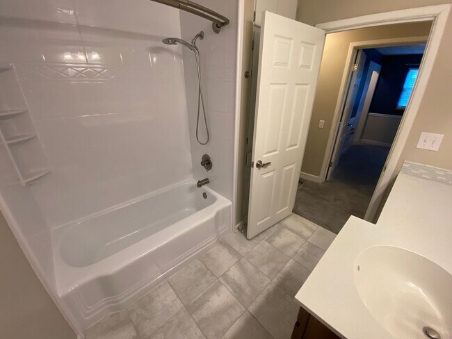 Building Photo - 4 Bedroom - Upper Arlington