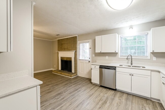 Building Photo - 4392 Hardwood Cir SW