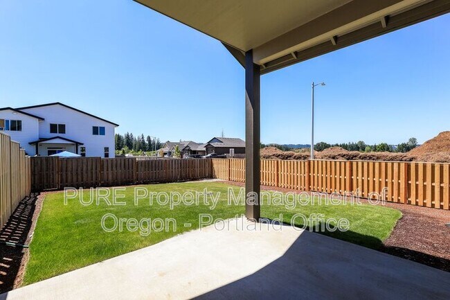Building Photo - 504 NE Trillium Dr